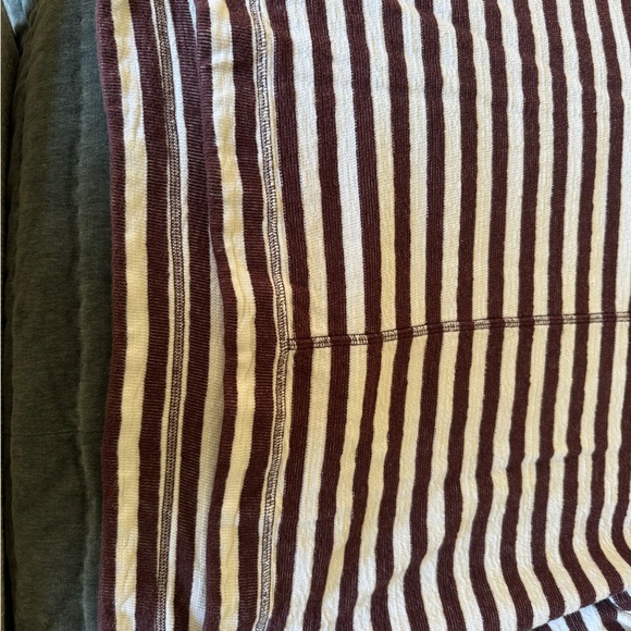 madewell 3/4 sleeve tee. shirt is like new. material is thick tee material - Picture 5 of 6